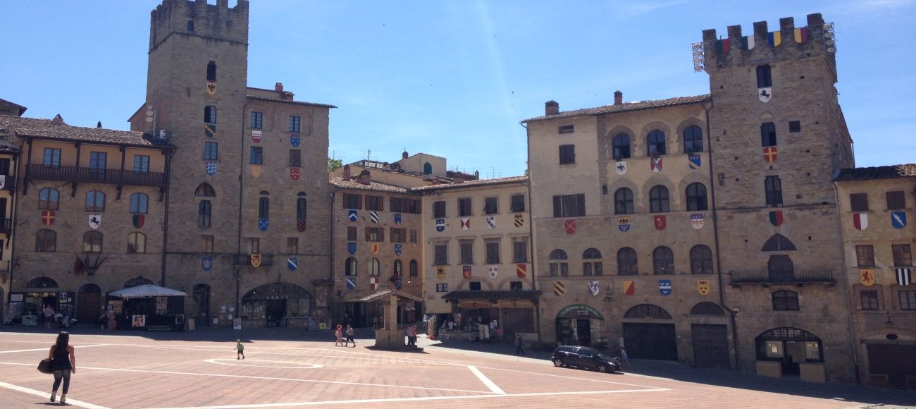 Arezzo Piazza Grande, Logge del Vasari,