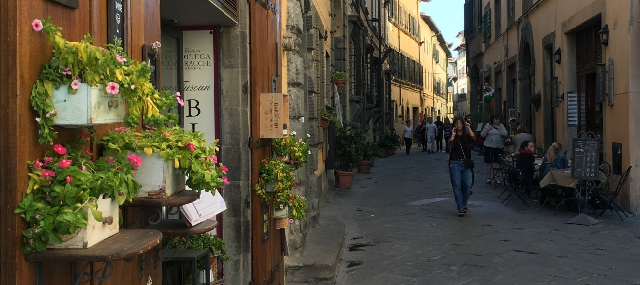 Cortona, streets with shops