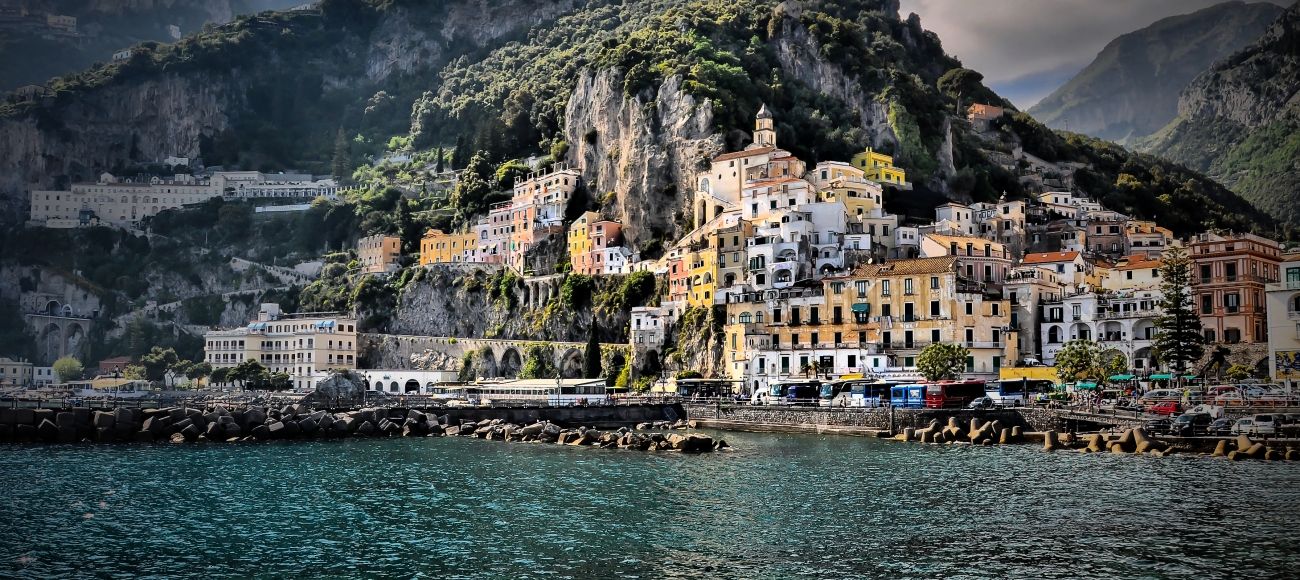 Amalfi capital of its marvellous coast. Visit the town on a transfer tour from Florence with stop in Orvieto