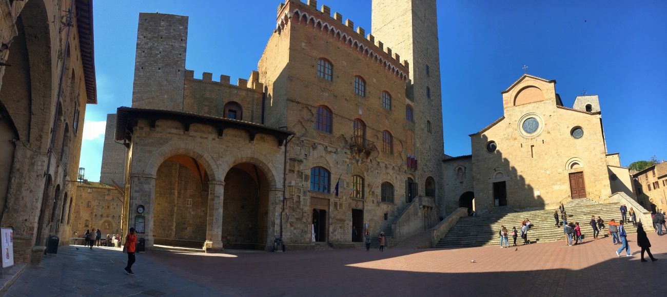 San Gimignano main square and cathedral - San Gimignano and Chianti Wine tour - Toursintuscany.com